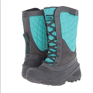 Snow boots
